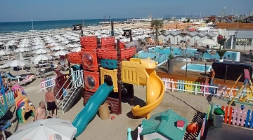 Aire de jeux sur la plage 93-94 avec convention