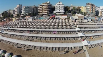 Spiaggia 93-94 Battarra e Settimio, qui a un accord avec nous