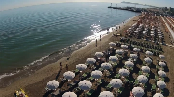 Spiaggia 93-94 Battarra et Settimio, qui a un accord avec nous