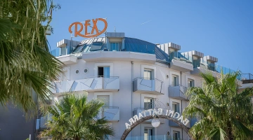 Ampio parcheggio adiacente all'hotel