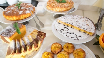 Colazione: ricco buffet dolce e salato con angolo biologico
