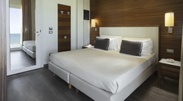 large front comfort room