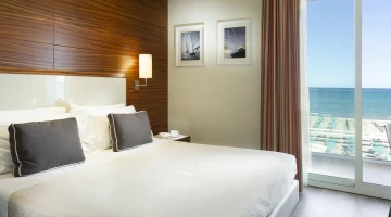 large front comfort room
