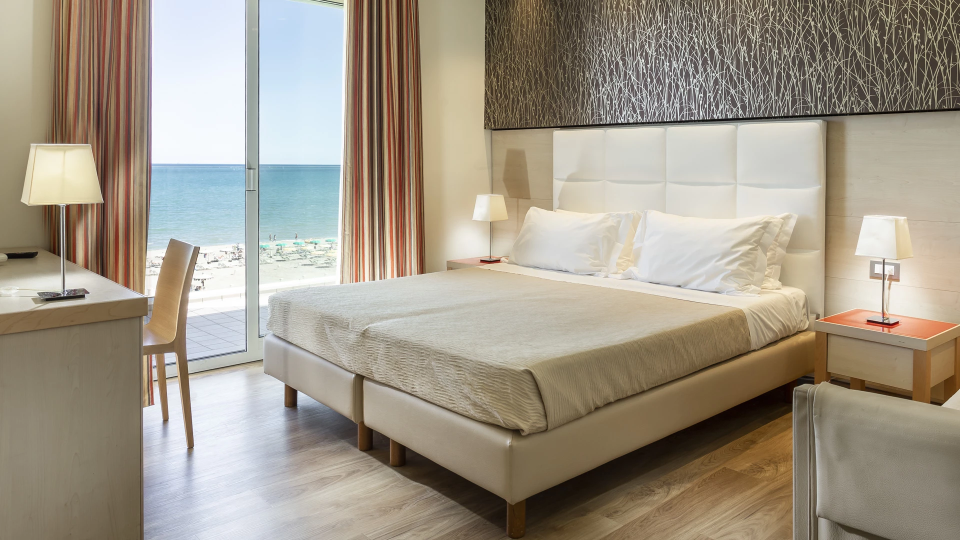 front sea comfort room