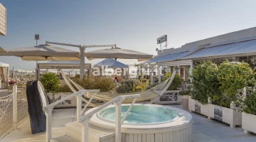 Vasca idromassaggio situata presso la spiaggia convenzionata