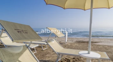 Lettini in 1° fila della spiaggia convenzionata
