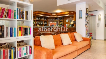 Salle de lecture et de télévision