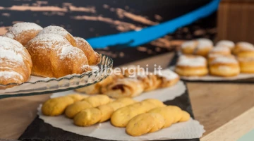 Buffet petit-déjeuner sucré et salé