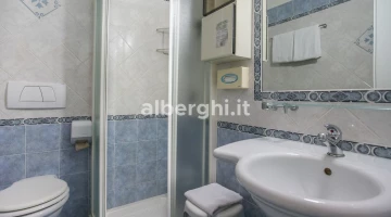 Salles de bains avec cabine de douche