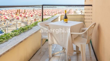 Apéritif sur le balcon de votre chambre