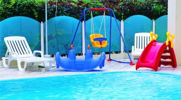 Aire de jeux dans la piscine