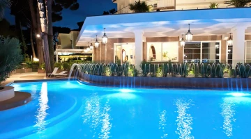 Outdoor swimming pool