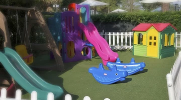 ampio parco giochi, passeggini, animazione serale con bimbi