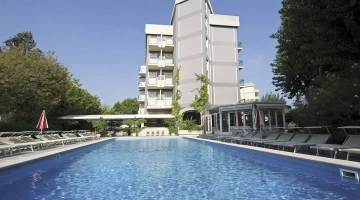 2 beheizte Swimmingpools immer in der Sonne und geeignet für Kinder