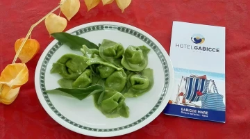 Handmade Cappellacci with Fossa Cheese Filling