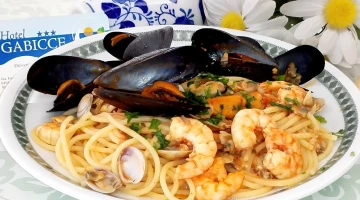 Spaghetti allo scoglio with mussels, clams and shrimp