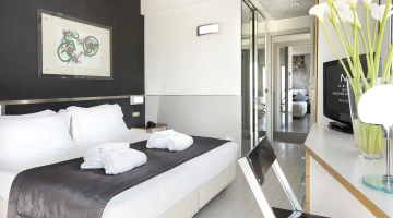 Standard connecting rooms facing the sea