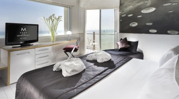 Standard double room facing the sea