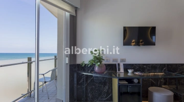 Large front upper room