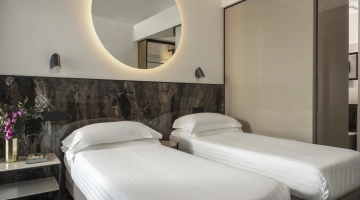 Superior room with sea view, side view