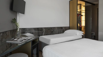 Superior triple room with side sea view