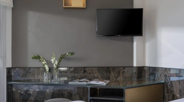 Superior room with sea view, side view