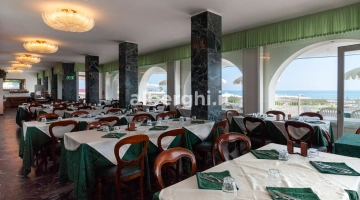 Breakfast room