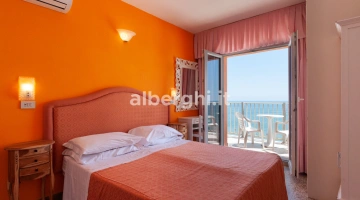 Room with balcony facing the sea