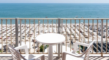 Room with balcony facing the sea