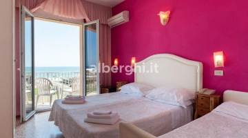 Room with balcony facing the sea