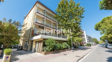 Vista frontale hotel