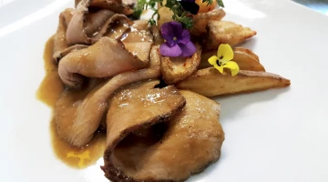 Roast veal with potatoes and paprika