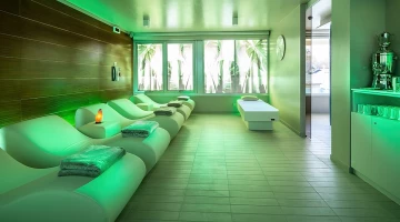 Relaxation area with chromotherapy, in the aquamarine spa