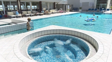 Outdoor whirlpool in the pool area