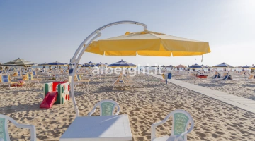 The hotel beach, bathroom 149