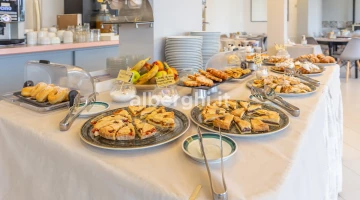 Buffet petit-déjeuner : petit-déjeuner de 7h30 à 11h30