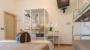 Chambre quadruple économique : TV LCD, climatisation réglable, pas de cabine de douche