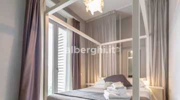 Chambre double Deluxe : 12 m2, petit balcon d&#39;angle avec chaises