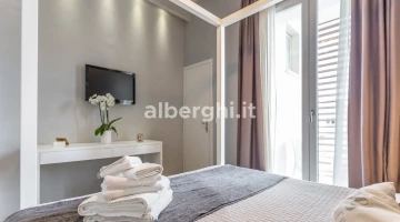 Chambre double Deluxe : lit à baldaquin, réfrigérateur, TV LCD