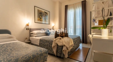 Camera tripla economy: phon, aria condizionata,no box doccia