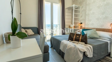 Camera economy vista mare