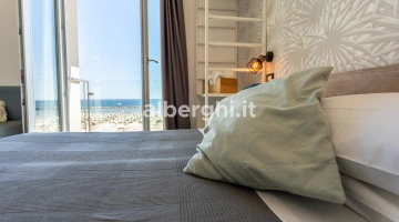 Camera economy vista mare