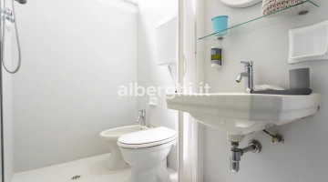 Bagno camera economy vista mare