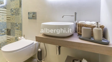 Bagno camera quadrupla deluxe: box doccia, phon