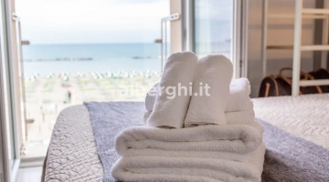 Camera economy vista mare