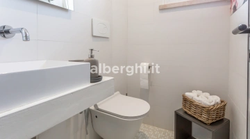 Bagno camera quadrupla economy vista mare